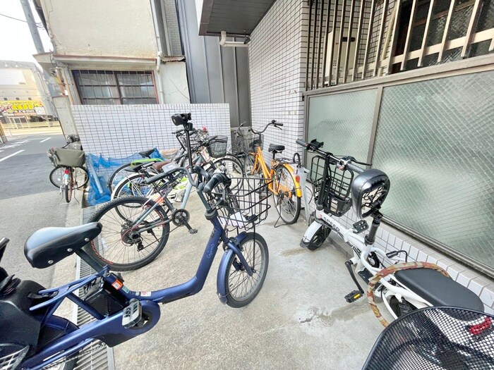 物件外観写真5　(駐輪場)