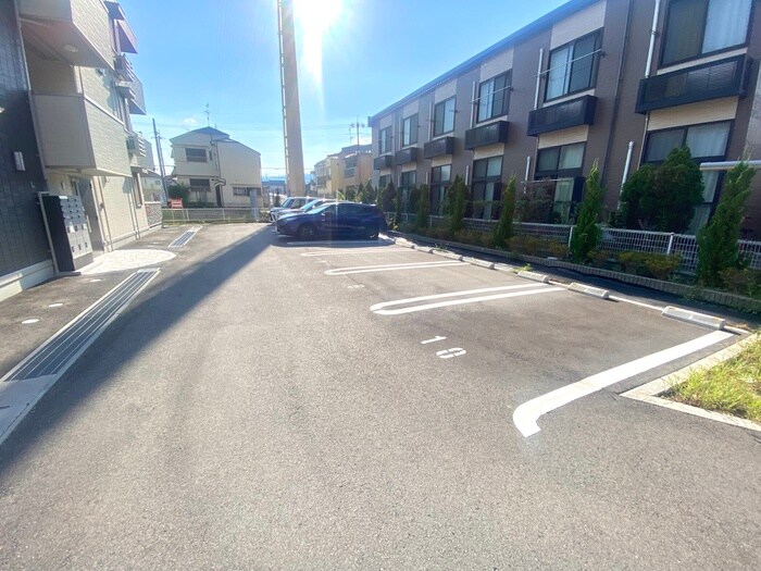 物件外観写真4　(駐車場)