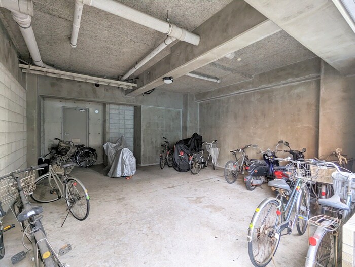 物件外観写真4　(駐輪場)