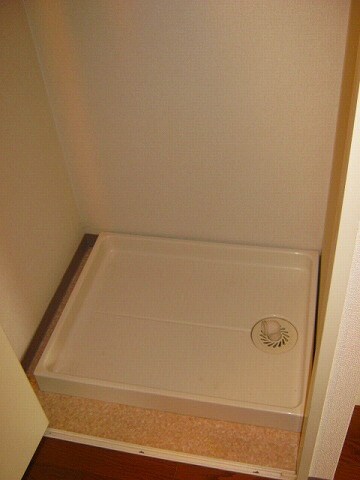 物件内観写真10　(洗濯機置場)