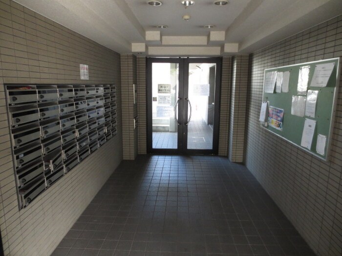 物件外観写真2　(エントランス部分)