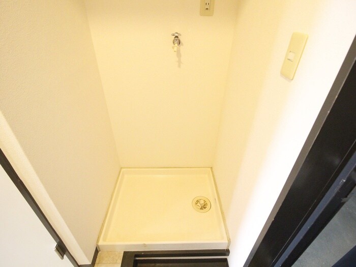 物件内観写真12　(洗濯機置場)