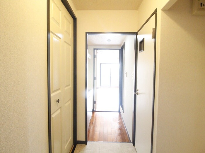 物件内観写真13　(廊下)