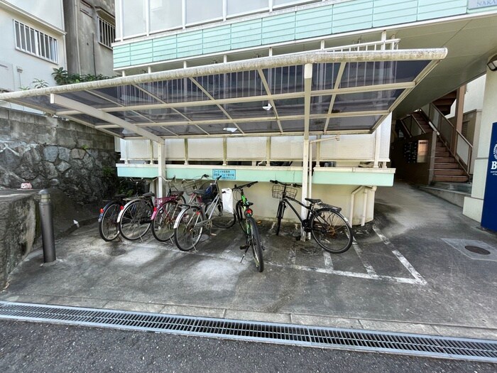 物件外観写真3　(駐輪場)