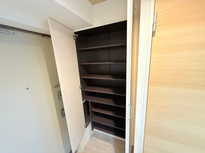 物件内観写真8　(靴箱)