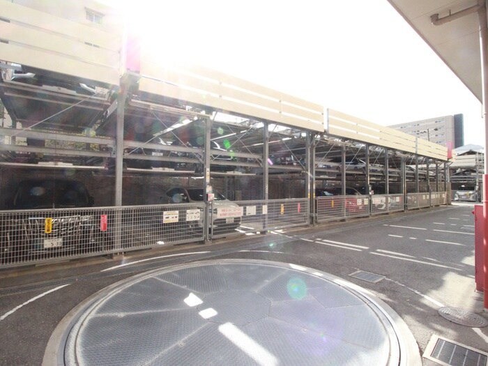 物件外観写真5　(駐車場)