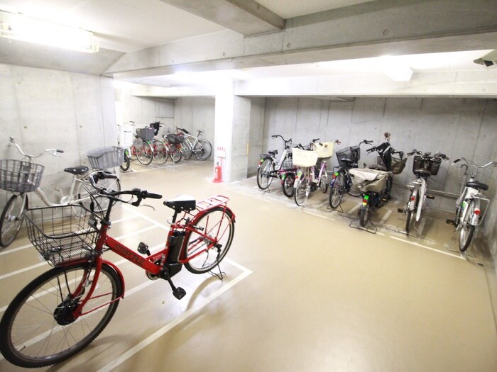 物件外観写真6　(駐輪場)