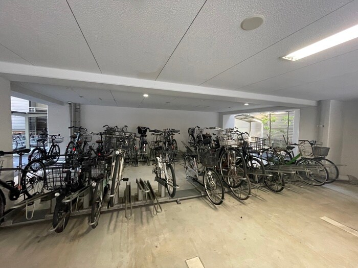 物件外観写真5　(駐輪場)