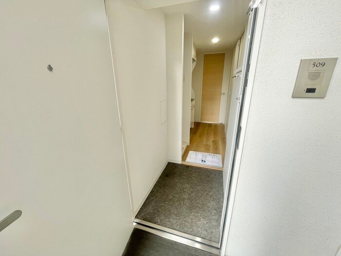 物件内観写真12　(玄関)