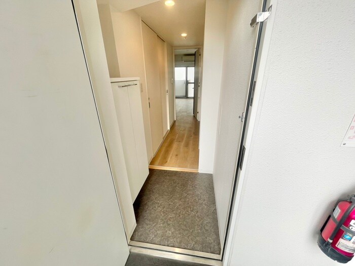 物件内観写真16　(玄関)