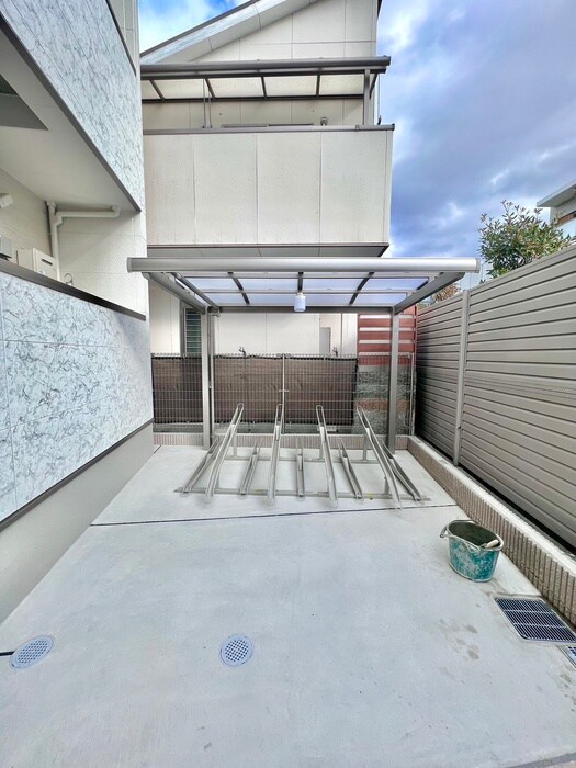 物件外観写真4　(駐輪場)