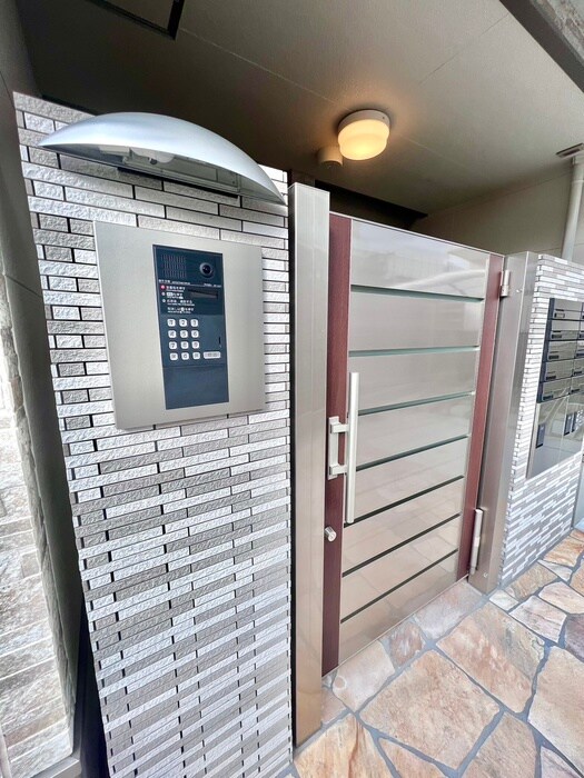 物件外観写真5　(エントランス部分)