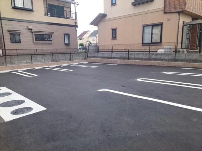 物件外観写真2　(駐車場)
