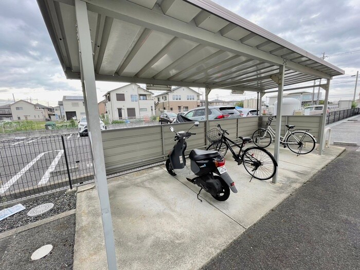 物件外観写真5　(駐輪場)