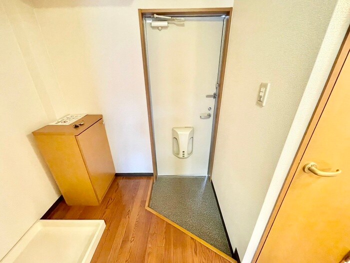 物件内観写真17　(玄関)