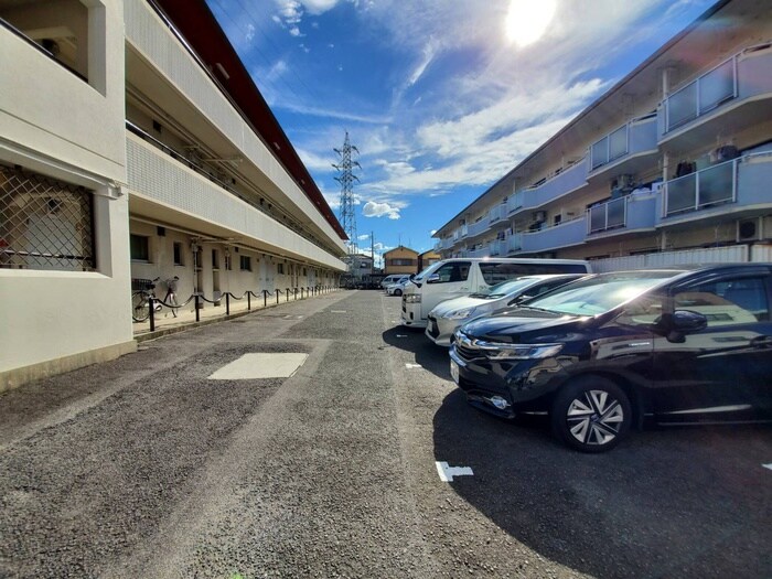 物件外観写真3　(駐車場)