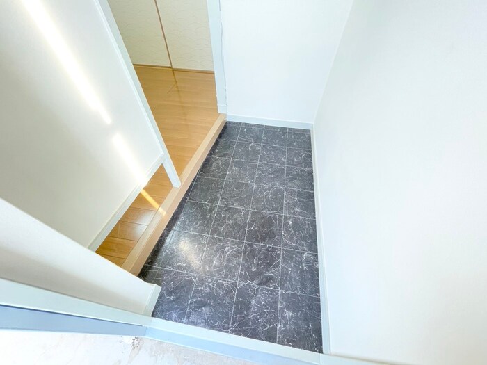 物件内観写真15　(玄関)