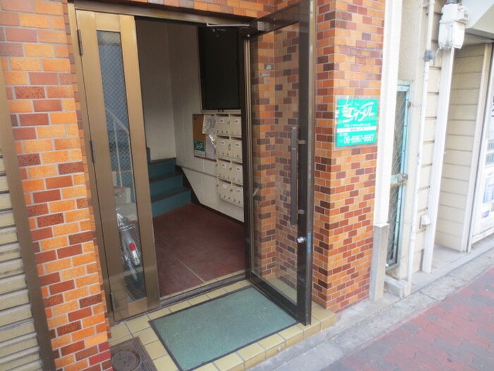 物件外観写真3　(エントランス部分)