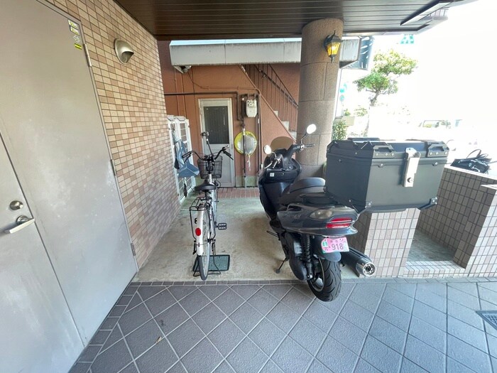 物件外観写真3　(駐輪場)