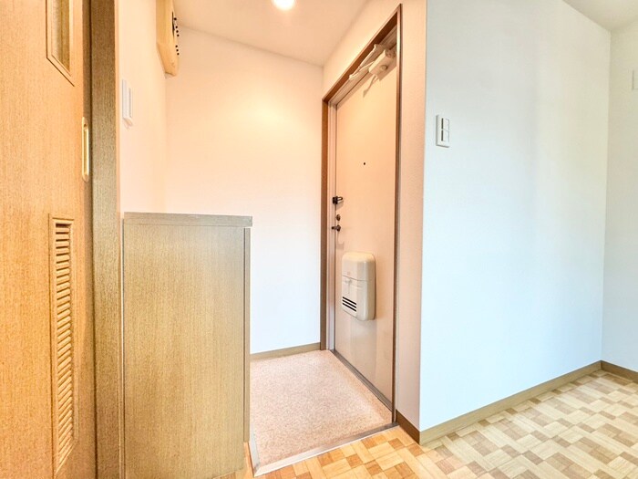 物件内観写真15　(玄関)