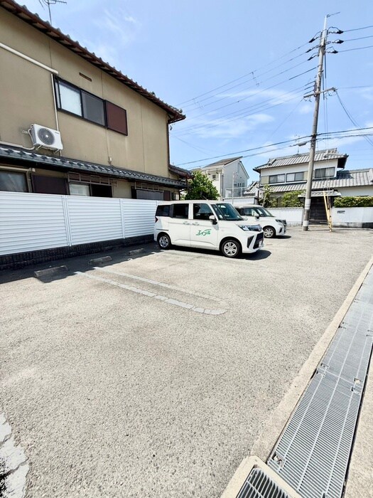 物件外観写真3　(駐車場)