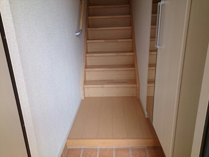 物件内観写真14　(玄関)