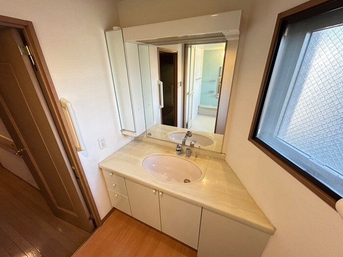 物件内観写真8　(洗面)