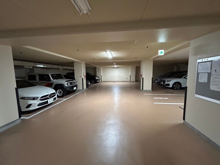 物件外観写真5　(駐車場)