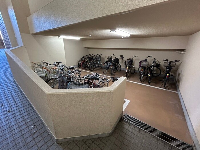 物件外観写真6　(駐輪場)