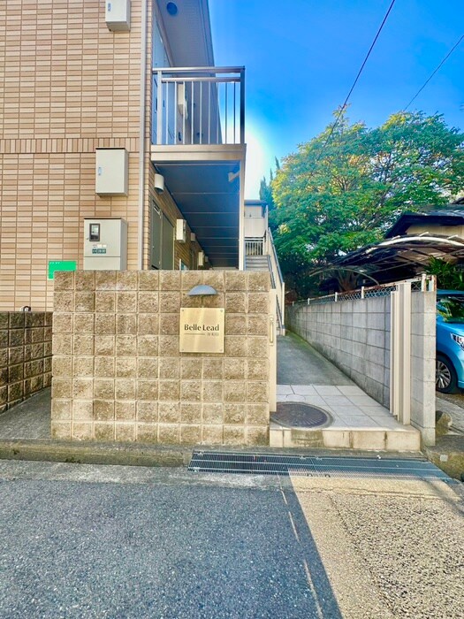 物件外観写真4　(エントランス部分)