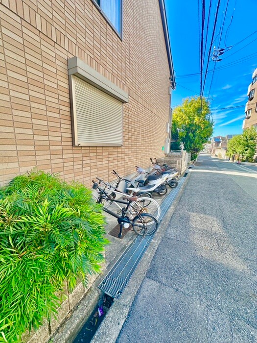 物件外観写真5　(駐輪場)