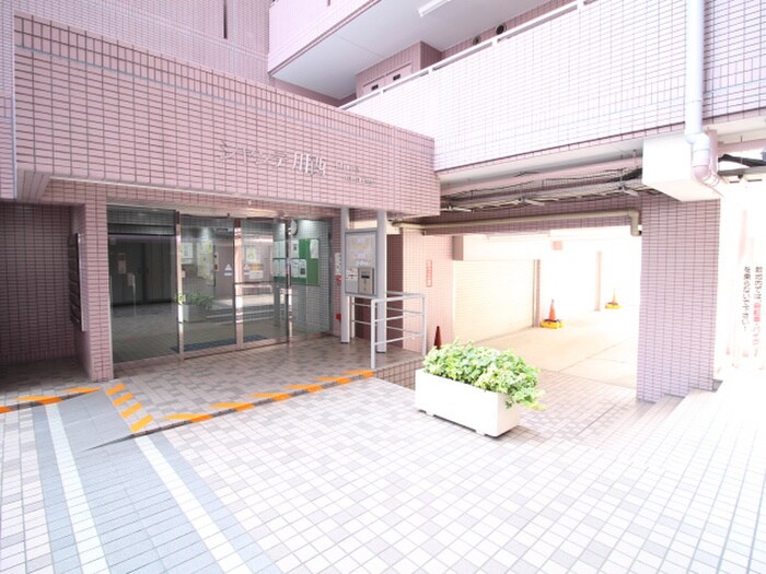 物件外観写真5　(エントランス部分)