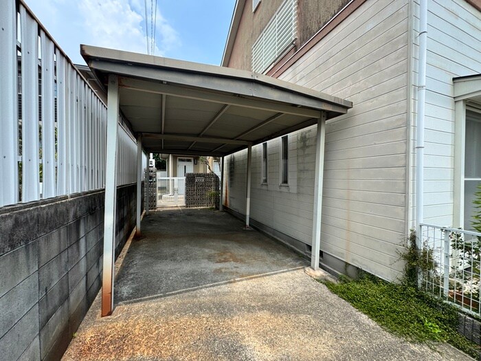 物件外観写真4　(駐車場)