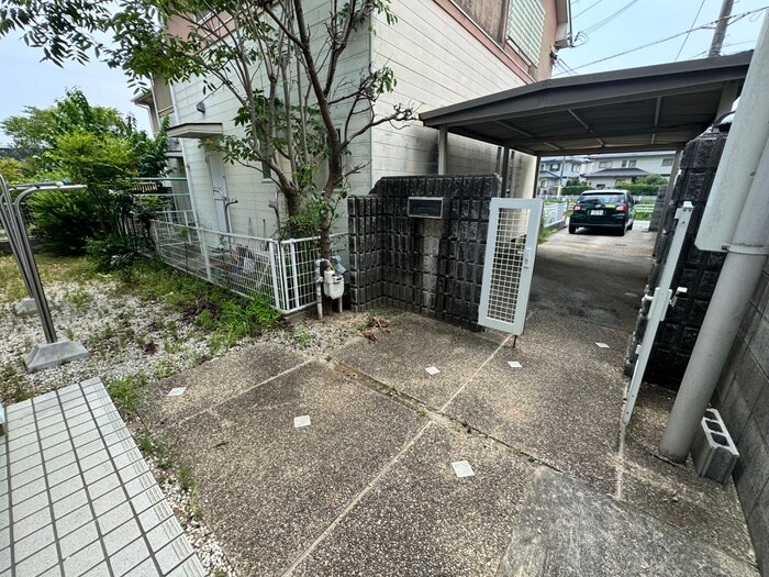 物件外観写真5　(エントランス部分)