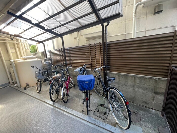 物件外観写真5　(駐輪場)
