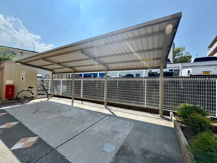 物件外観写真2　(駐輪場)