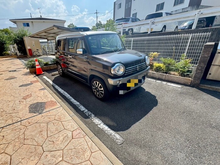 物件外観写真6　(駐車場)