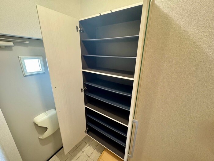 物件内観写真18　(靴箱)