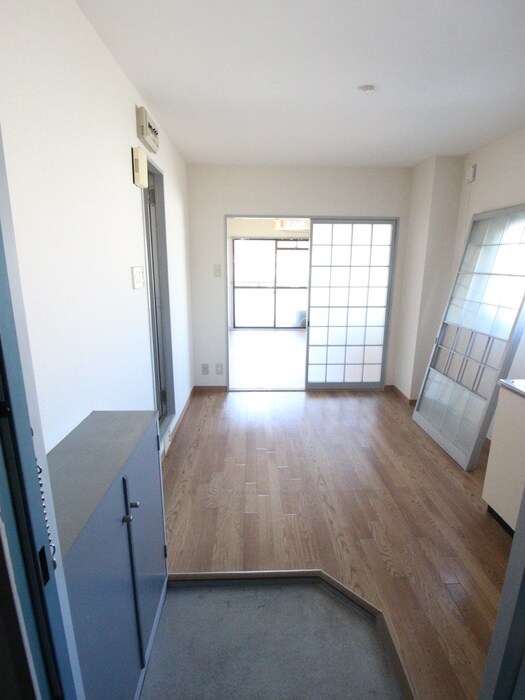 物件内観写真13　(玄関)