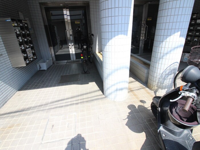 物件外観写真5　(エントランス部分)