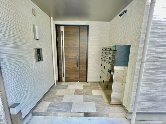 物件外観写真3　(エントランス部分)