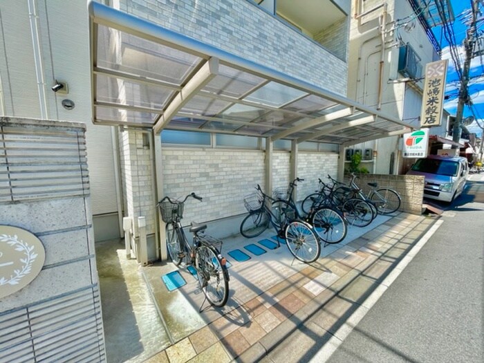 物件外観写真4　(駐輪場)