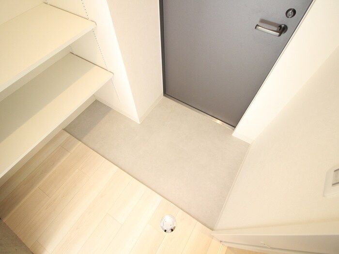物件内観写真16　(玄関)