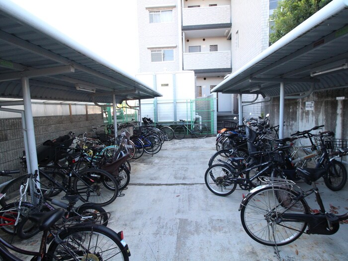 物件外観写真5　(駐輪場)