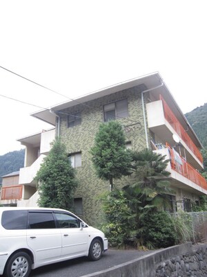 八瀬ロイヤルハイツ外観写真