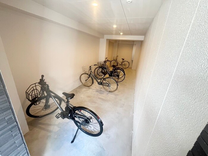 物件外観写真5　(駐輪場)