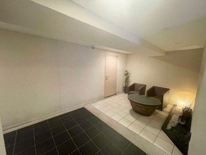 物件外観写真4　(エントランス部分)