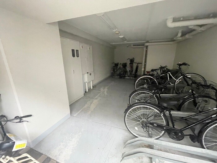 物件外観写真6　(駐輪場)