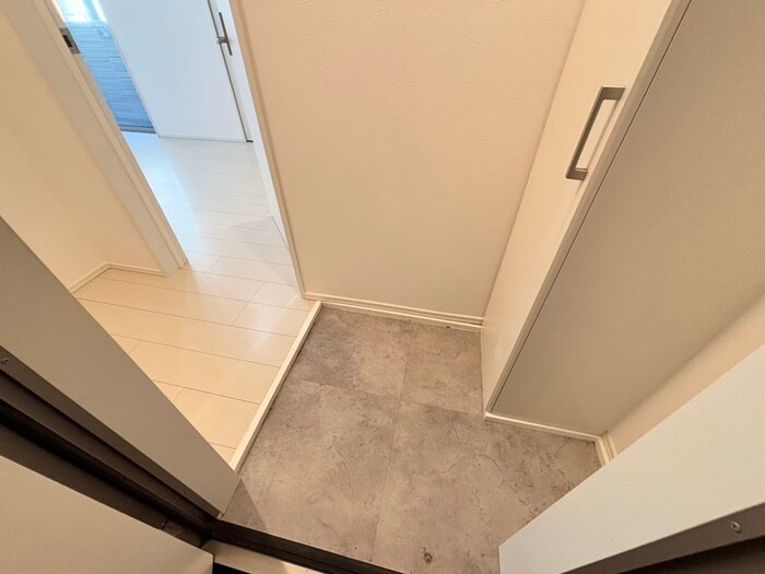 物件内観写真13　(玄関)