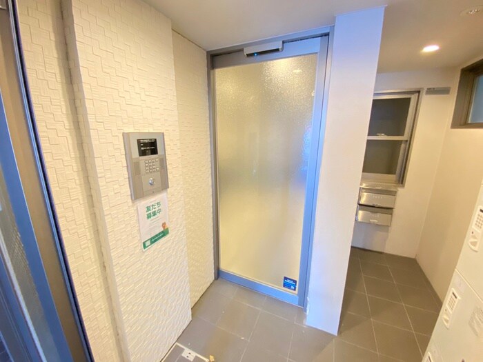 物件外観写真2　(エントランス部分)